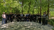 به گزارش روابط عمومی بیمارستان امتیاز و فوریت های جراحی شهید رجایی : امروز جمعی از کارکنان این مرکز با حضور رییس و مدیر بیمارستان با هدف سلامت کارکنان در باغ وصال شیراز حضور یافتند. 